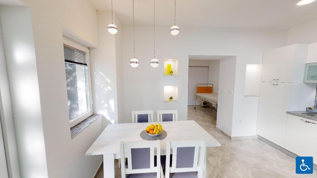 Apartments Mare Пула Экстерьер фото